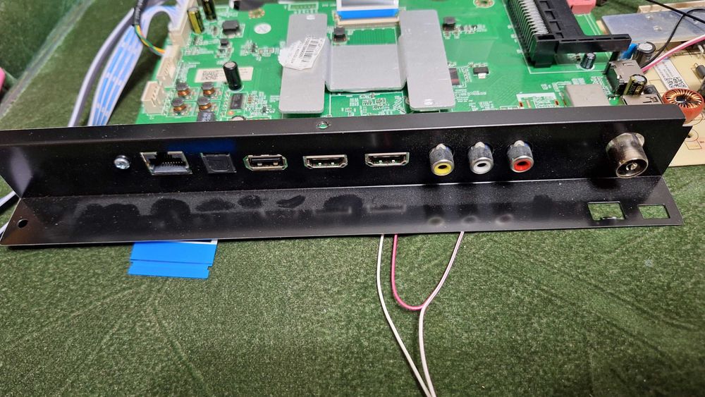 платы от телевизора kivi 32F710KB, 32", был с разбитым экраном