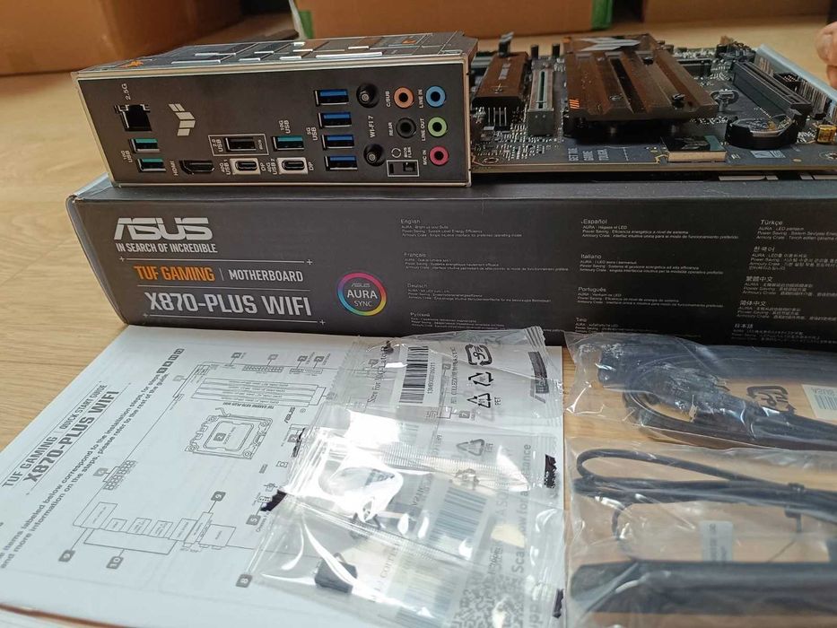 ASUS TUF GAMING X870 PLUS WIFI + Ryzen 7 9700X, осемядрен (5.5GHz] AM5