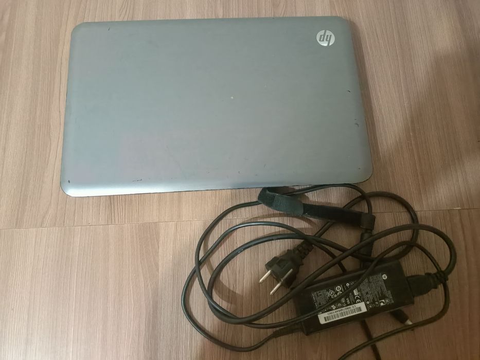 Ноутбук на запчасти. Не включается.