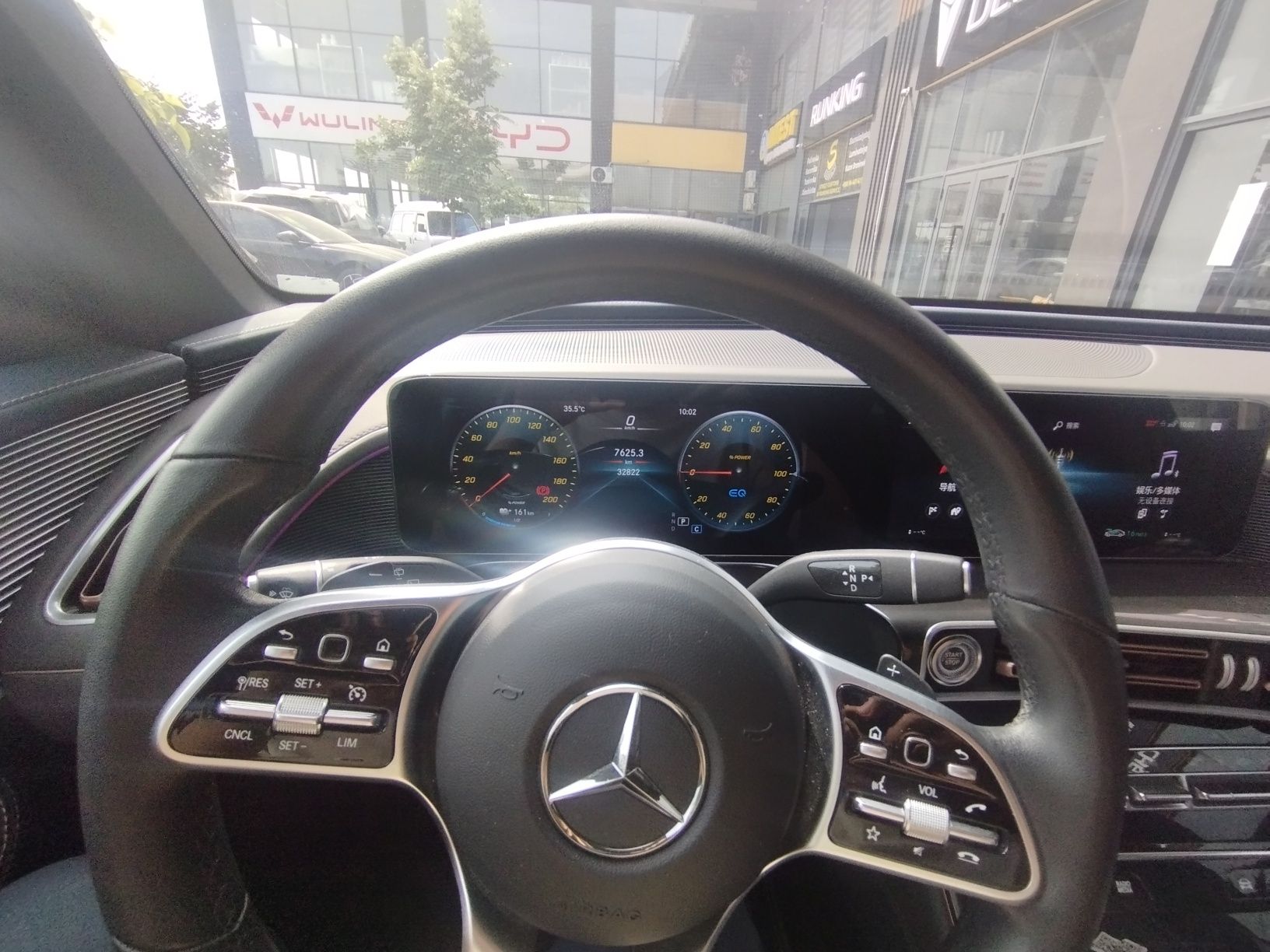 Продается Mercedes Benz EQC 350 , в хорошем состоянии родная краска,
