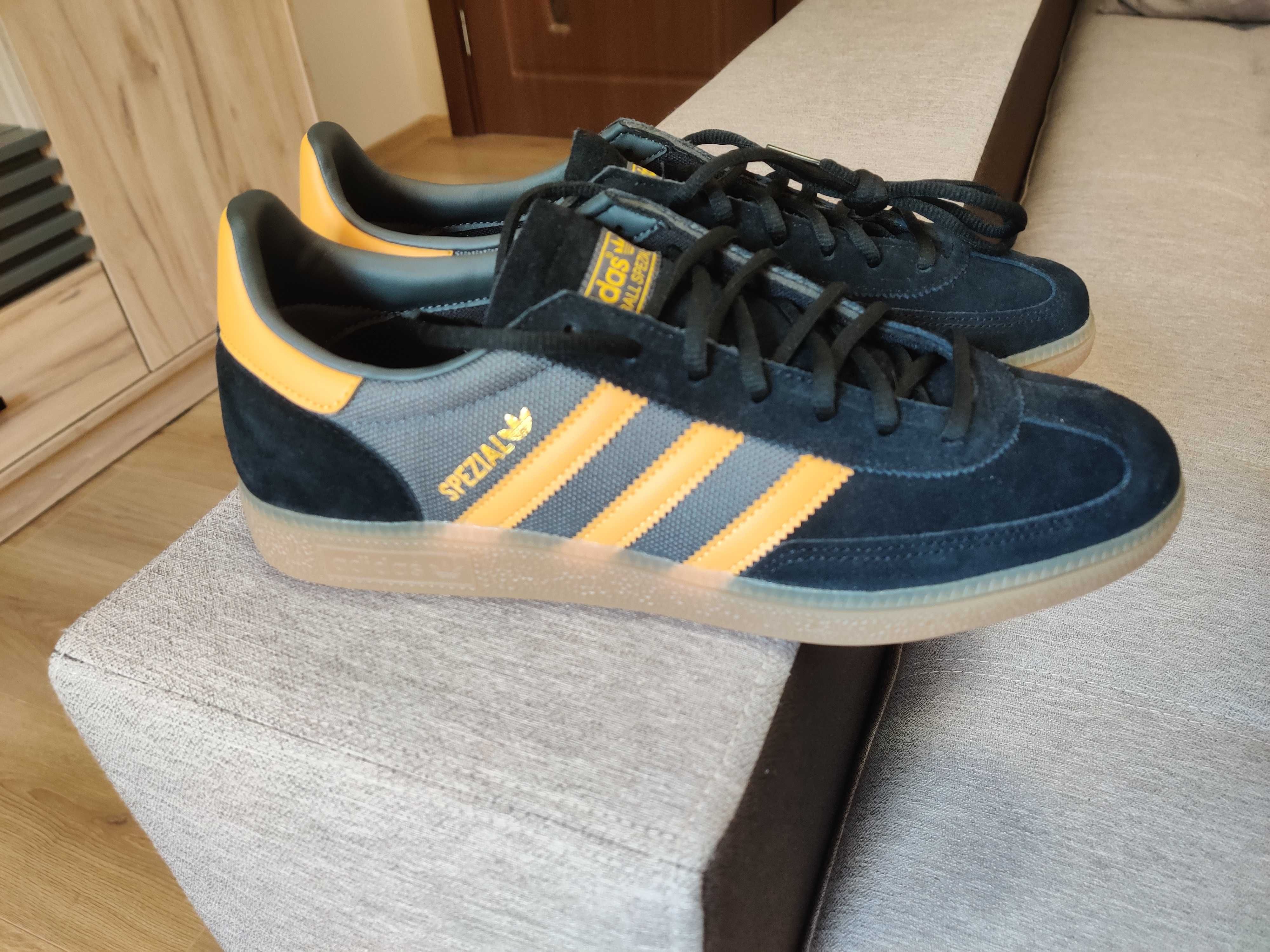 Велурени маратонки Adidas spezial 44 2/3