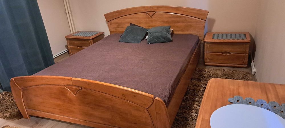 set mobilier dormitor lemn masiv,pat, 2 noptiere, comoda,dulap 4 usi,