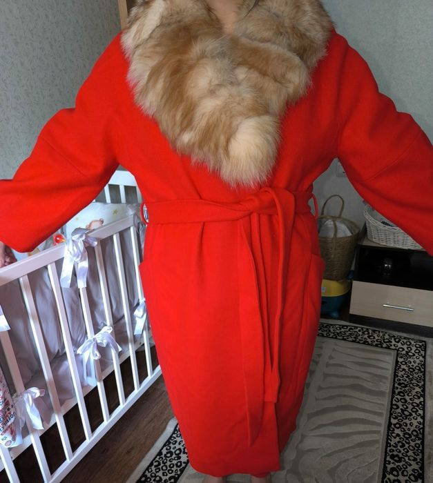 Пальто женское красное