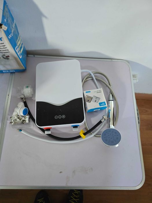 Incalzitor de apa Sharb RYK-001 Flow cu cap de dus si tub pentru gat