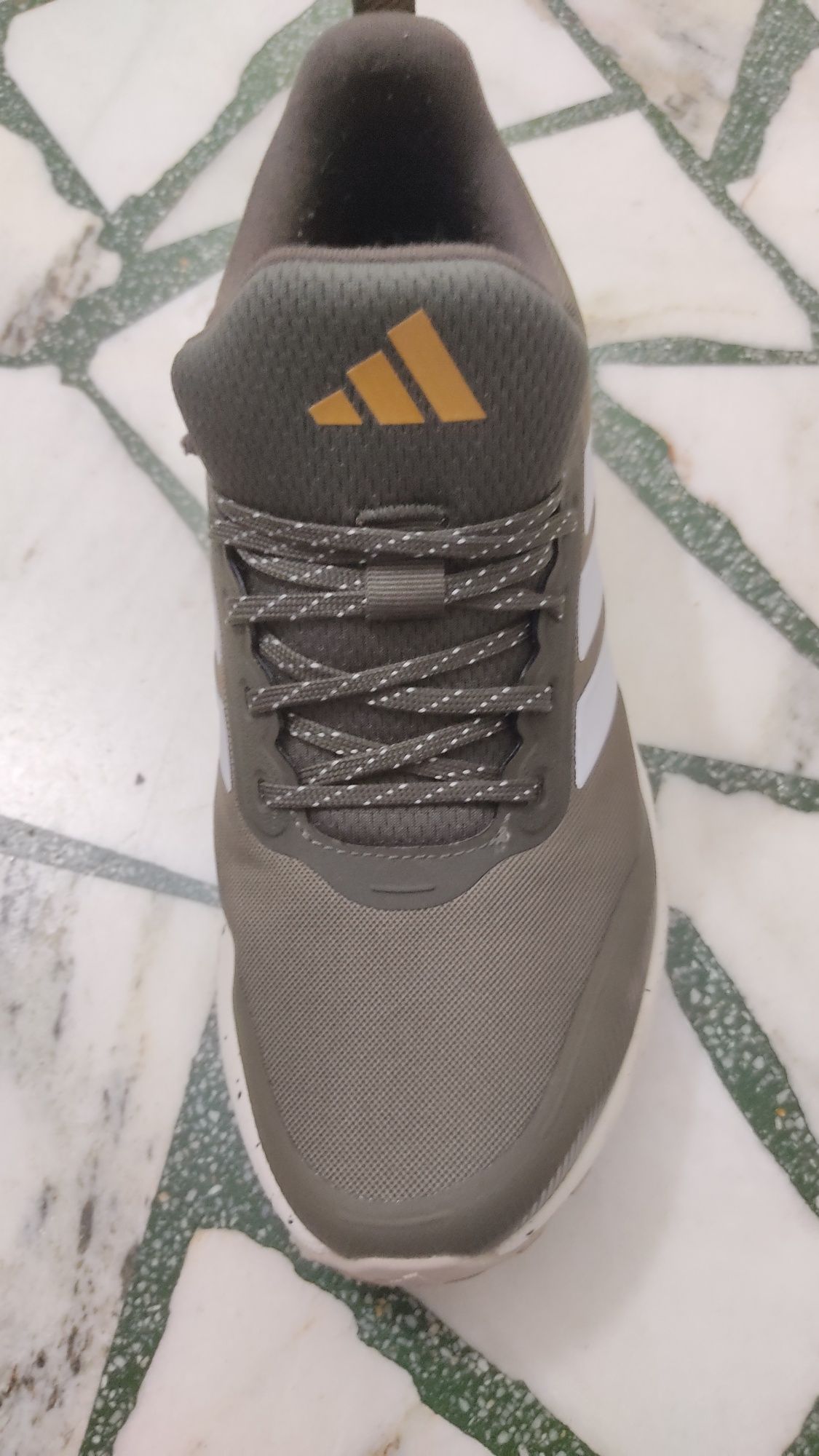 Маратонки Adidas 42⅔