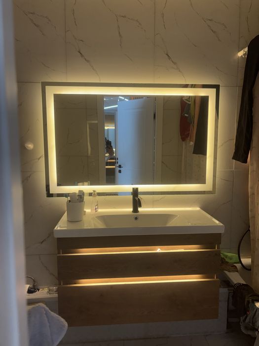 Продам зеркало с подсветкой