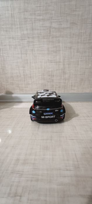 Дистанционно управляема състезателна кола Ford M-Sport