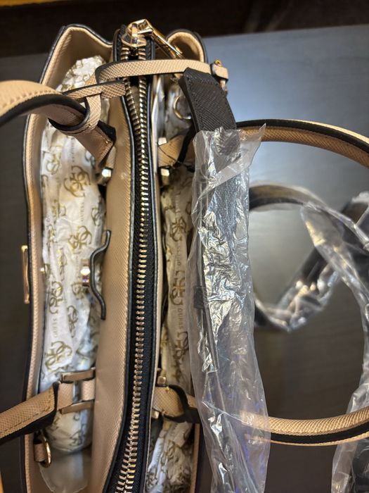 Geantă umăr Guess pt femei