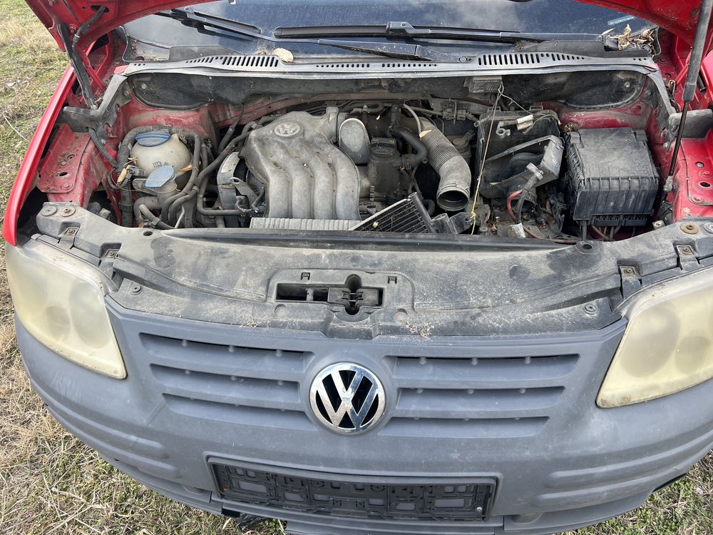 Продавам vw caddy на части 2,0 ecofuel