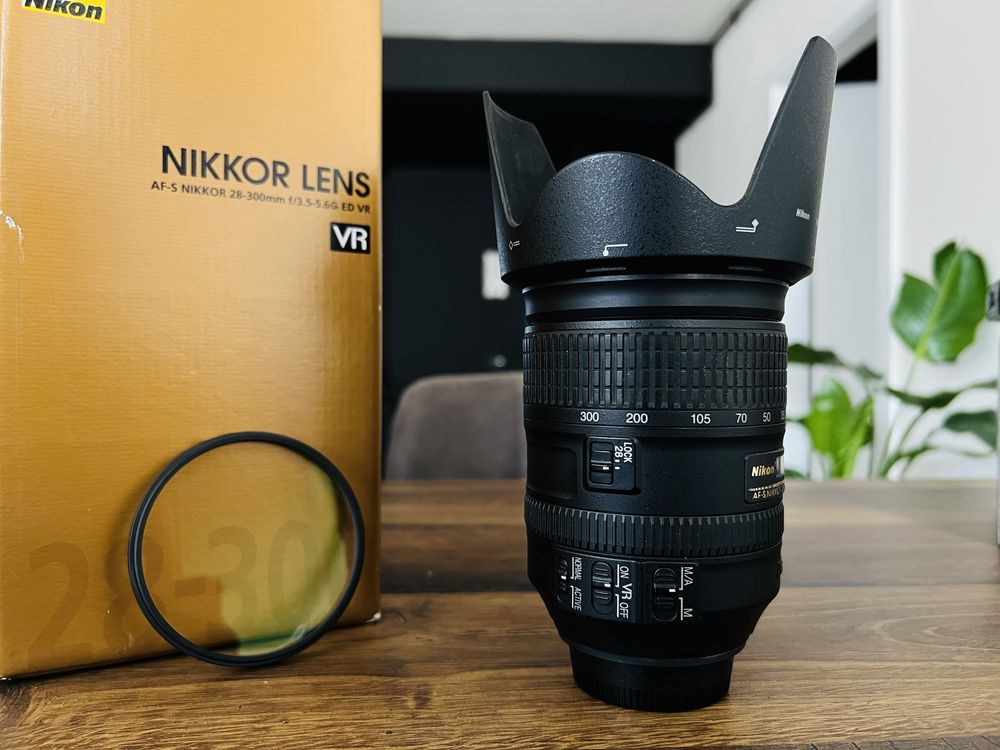 Obiectiv Nikon 28-300mm VR - conditie Excelenta