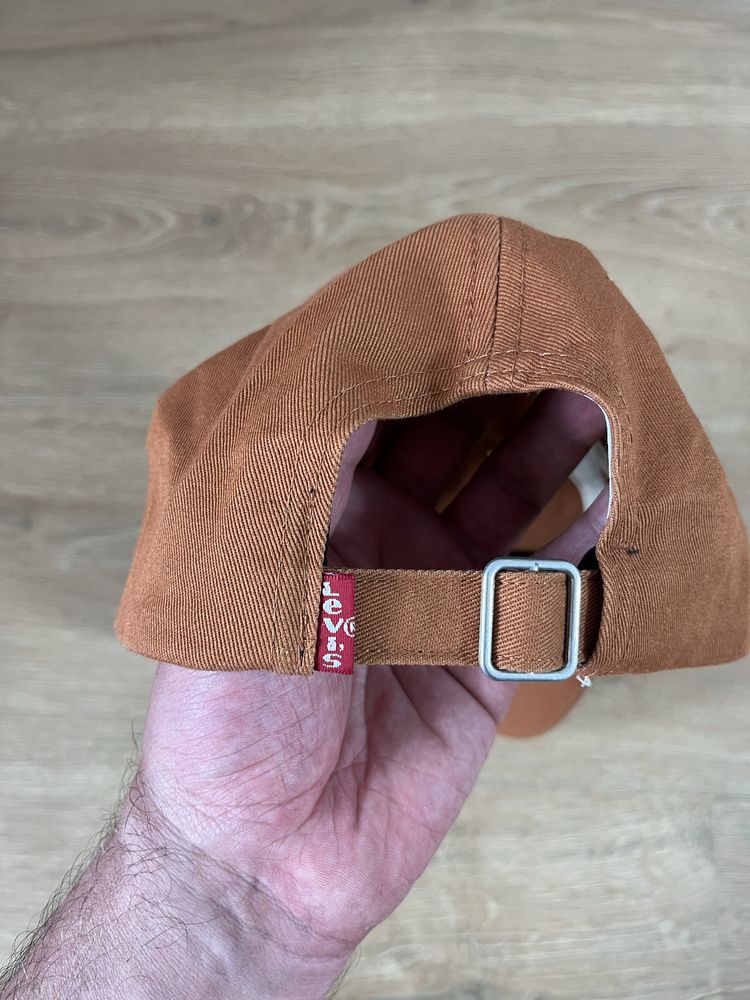 Von Dutch,Superdry,Levis шапки