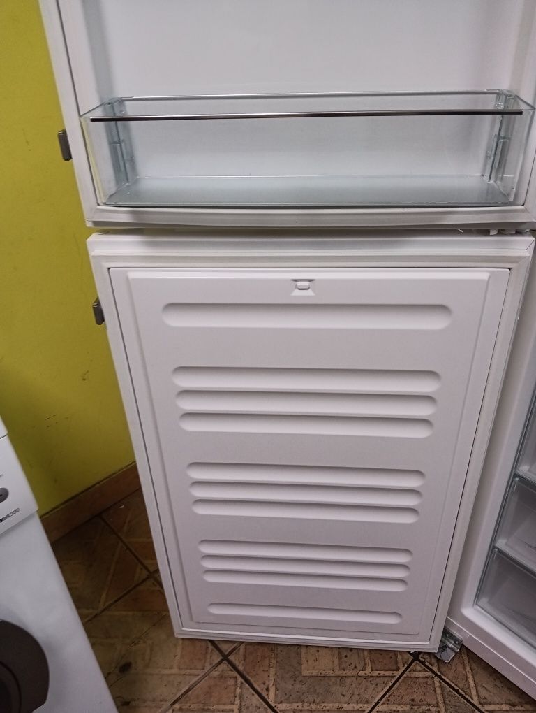 Като нов комбиниран хладилник с фризер Miele A+++ 2 години гаранция!
