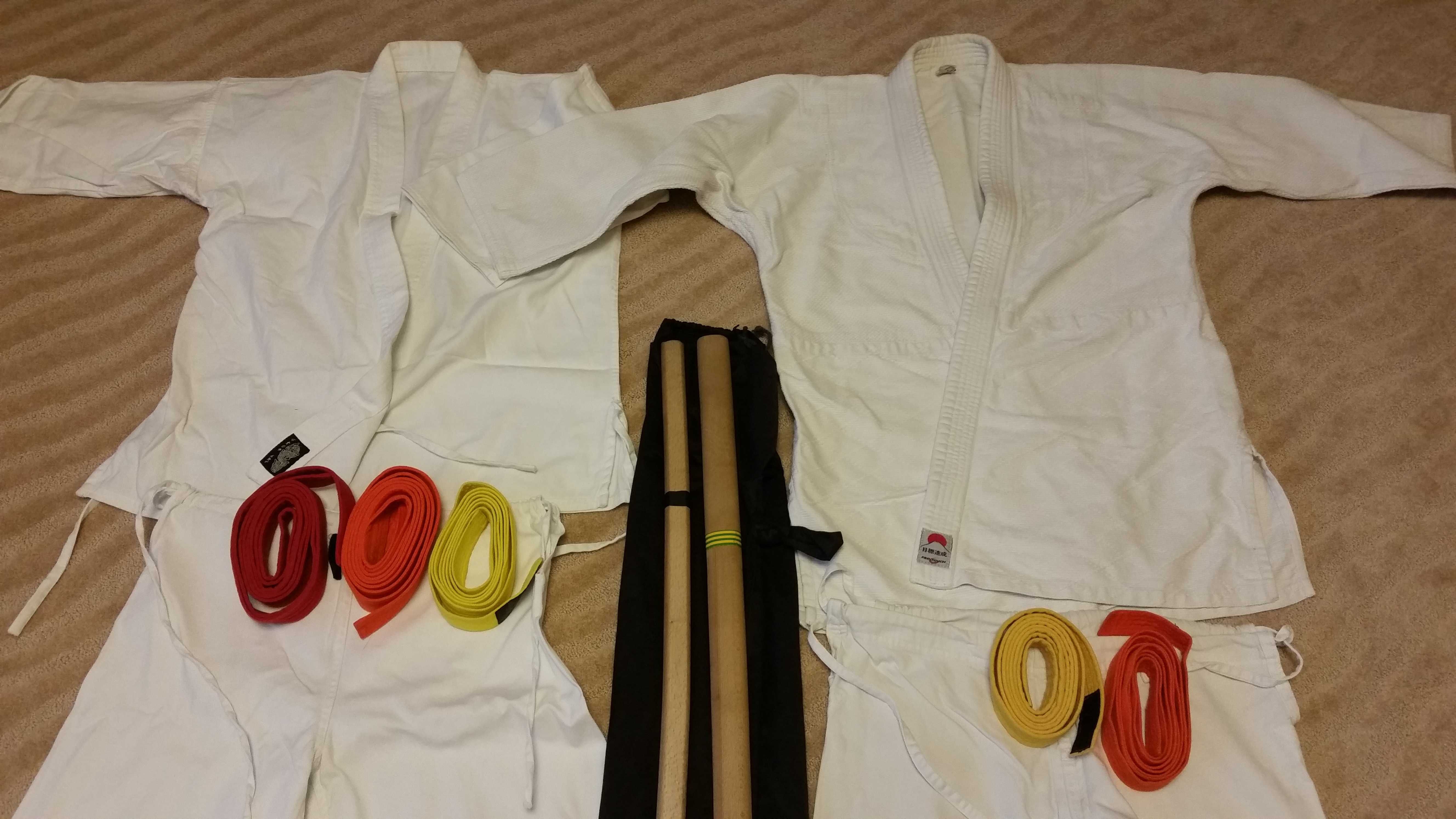 Set 2 Kimono de Aikido si de Judo inclusiv centuri, Bokken si carti