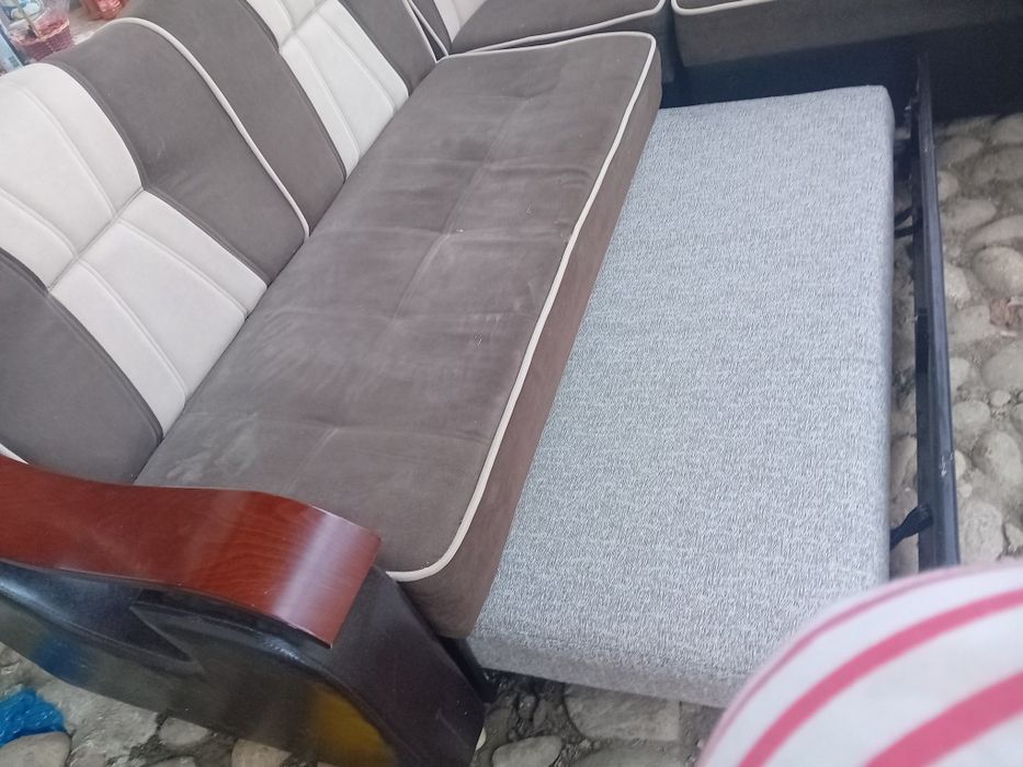 Vând colțar clasic extensibil și cu ladă de depozitare