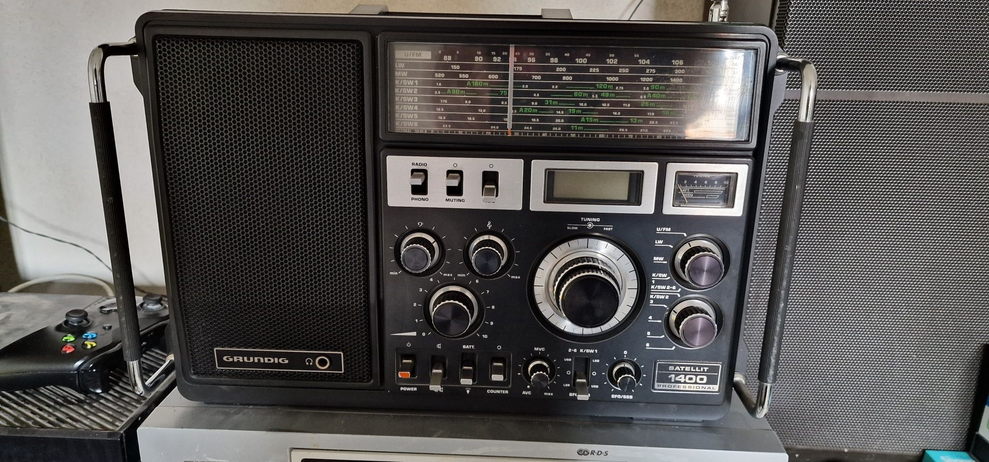 Radio profesional Grundig Satellite 1400