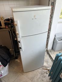 Хладилник Electrolux CT235