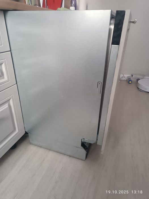 Продам встранвуюмую посудомойку