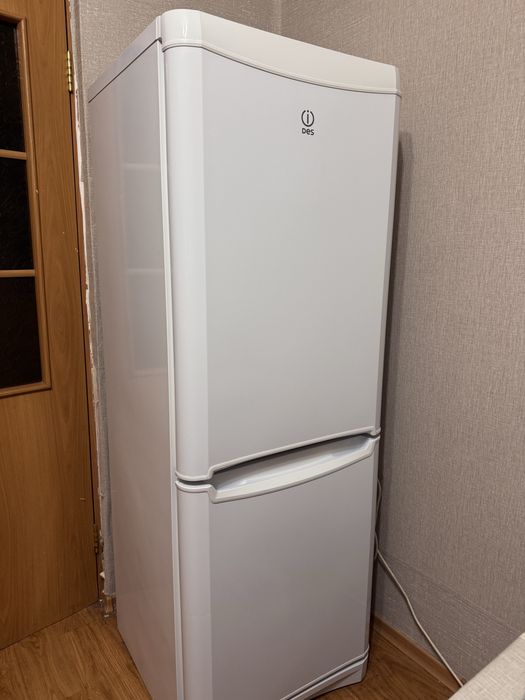 Холодильник Indesit