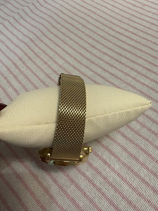 Часовник НОВ,позлатен нераждаема стомана,елегантна плетка