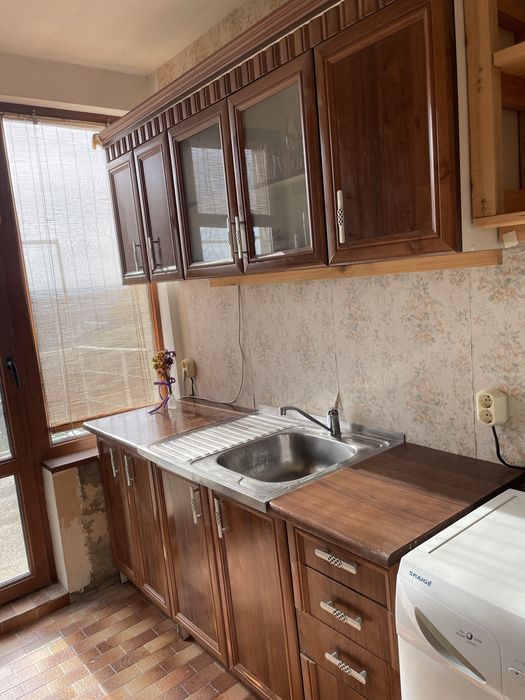 Кухня, с мивка и смесител