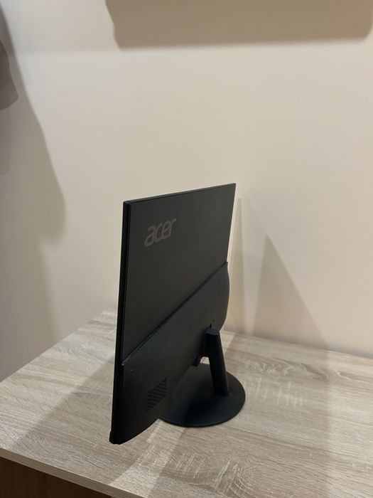 Продавам монитор acer