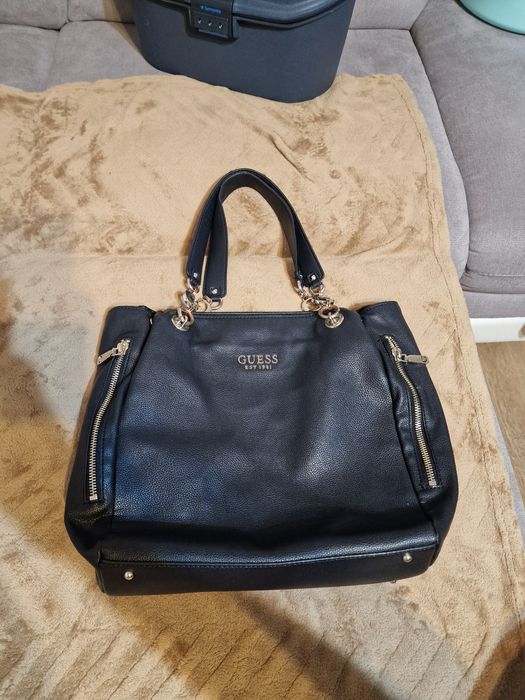 Geantă GUESS , stare buna ,fara rupturi