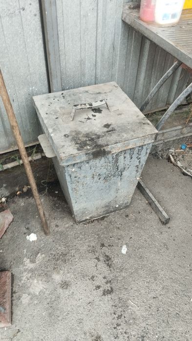 Продам железный контейнер для мусора