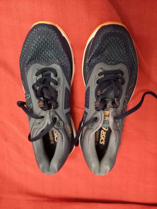 Продавам детски маратонки ASICS