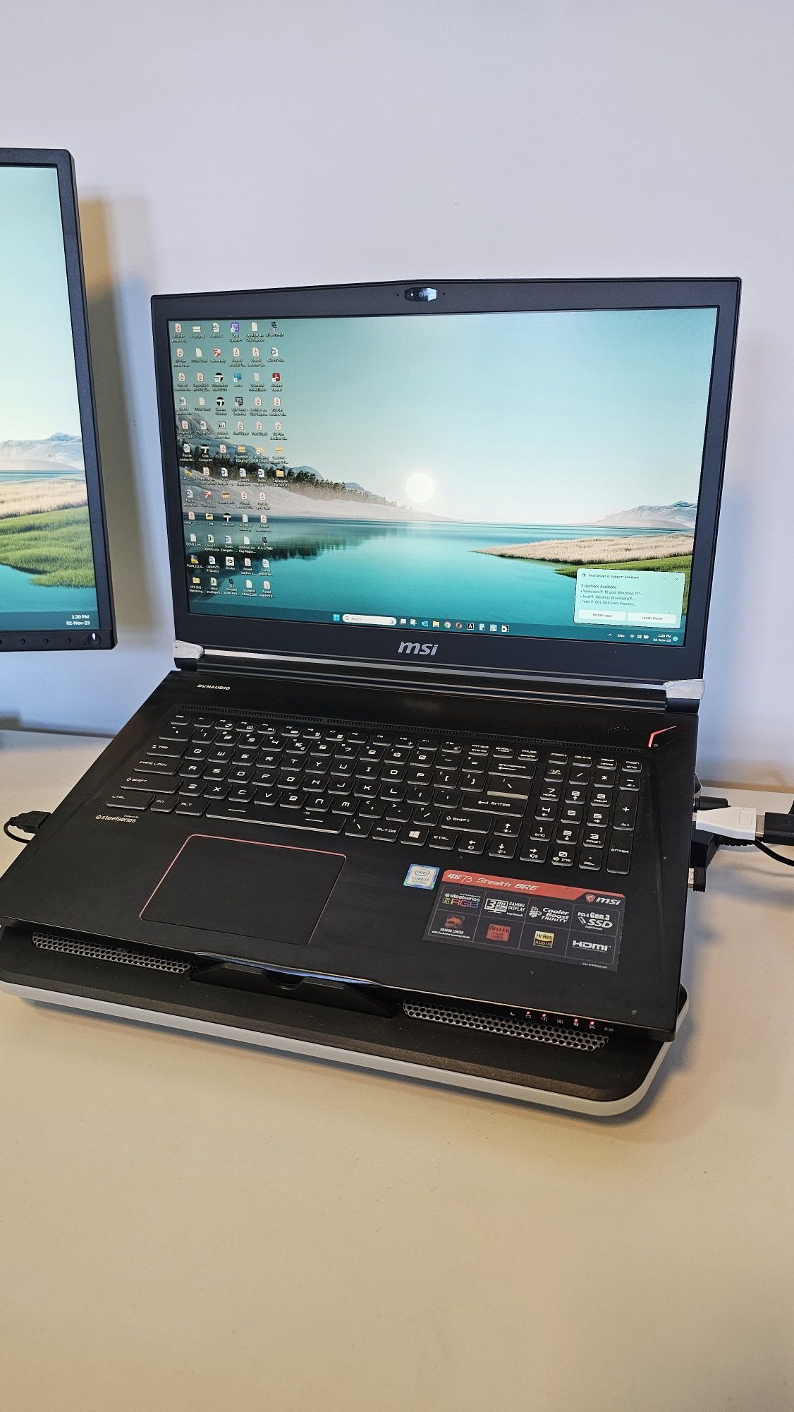 Laptop Gaming MSI GS73 Stealth 8RE cu procesor Intel® Core™ i7-8750H