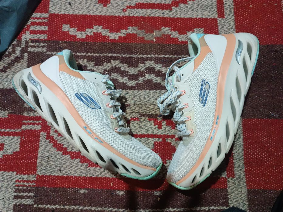 adidași skechers arch fit