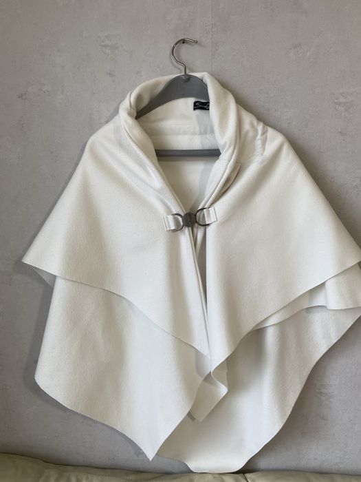 Дамско палто тип пелерина