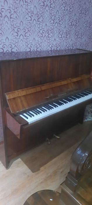 Прадаётся пианино