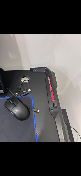 Продаю Компьютерный стол , игровой