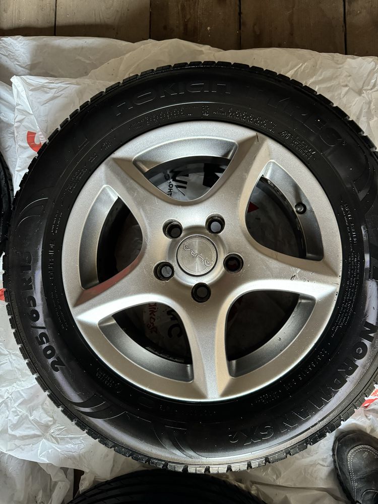 Продам колеса в сборе nokian 205/65R15, Aura sportline