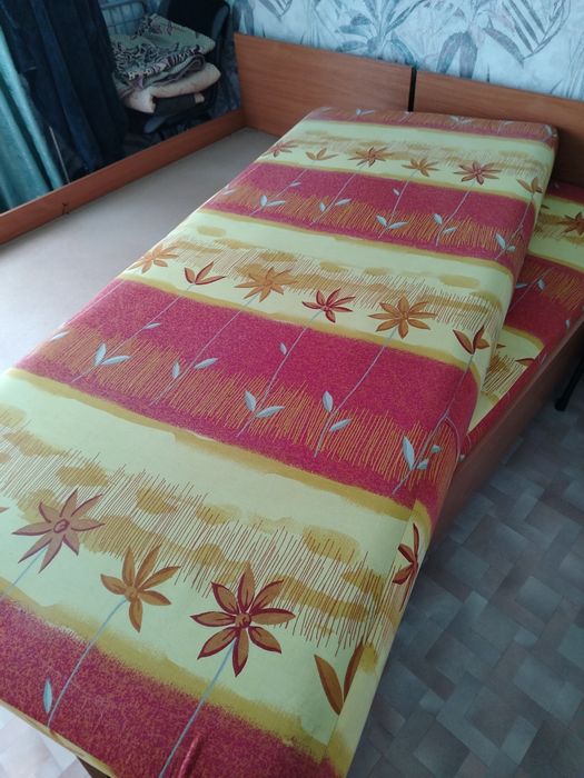 Продам две койки, и шифонер.