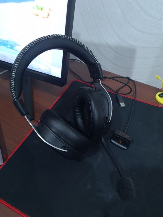 Продам игровые беспроводные наушники Bloody MR590