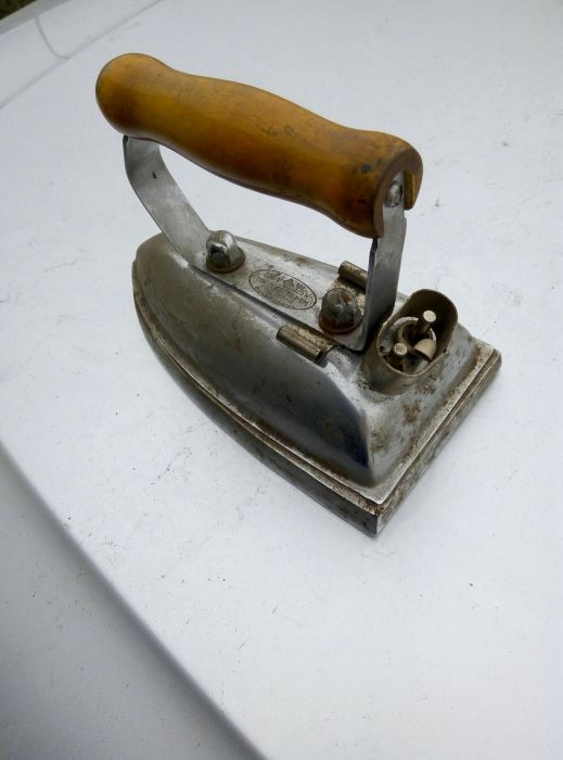 Утюг раритетный.
