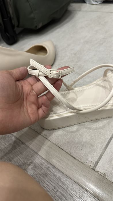 Босоножки на толстой подошве