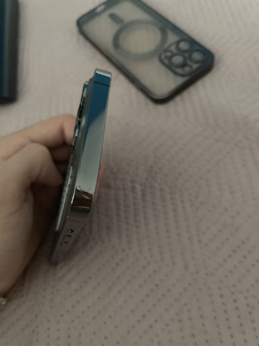 iphone 13 pro mica fisura pe fata pe spate este impecabil
