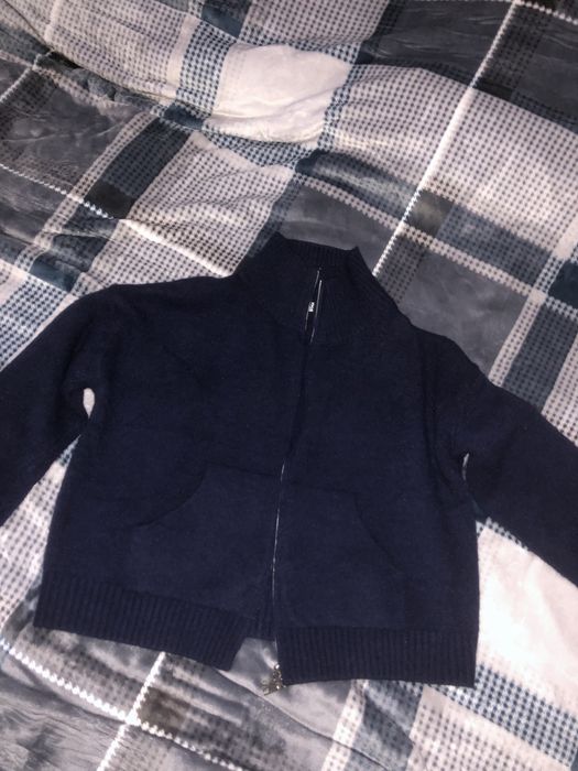 Темной синий жемфер сотилади .