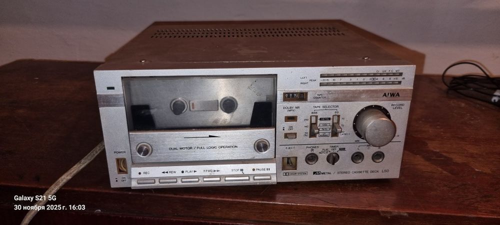 Стереофоническая кассетная дека AIWA L50.