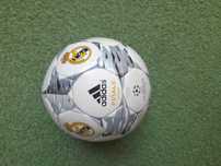 Vând minge de fotbal Adidas Finale Capitano