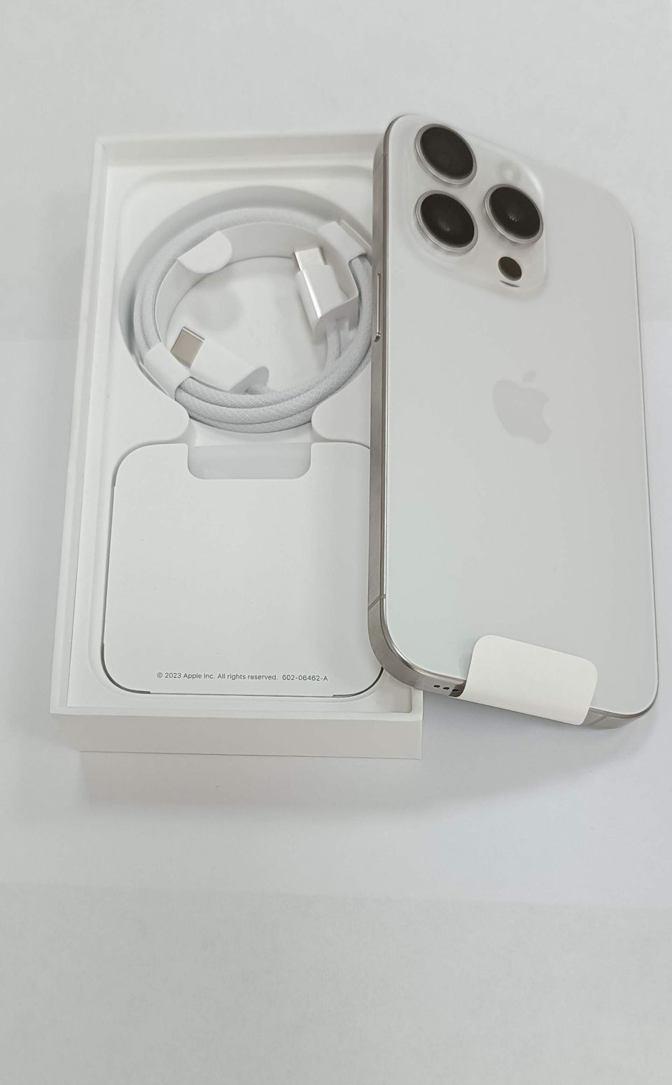новый iPhone 15 pro, White Titanium, 256 gb, Регион Корея, цикл 0