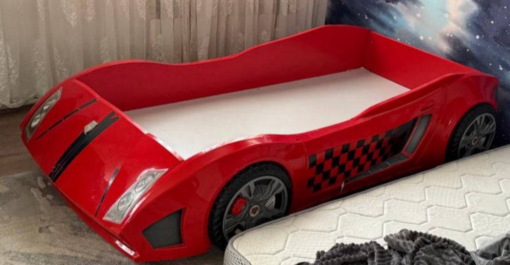 Продам кровать с матрасом