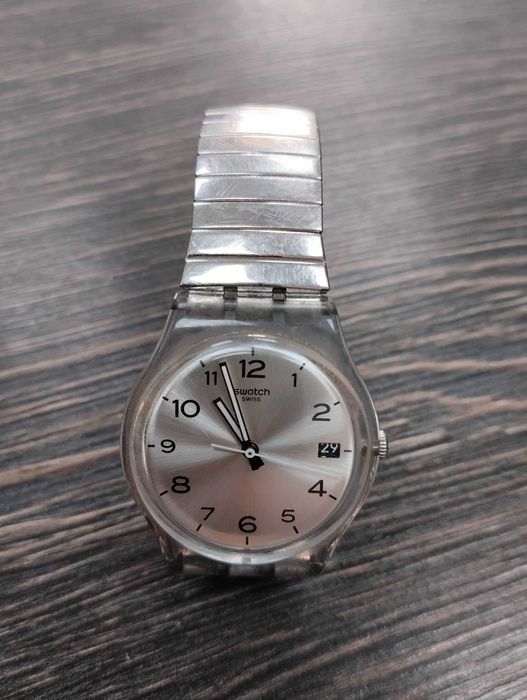 Продавам часовник Swatch