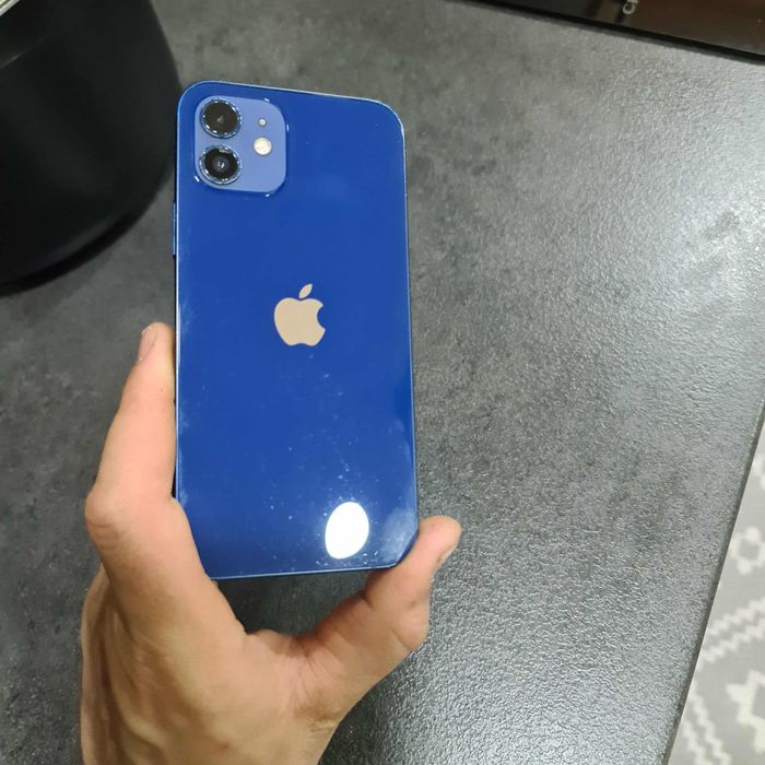 Продавам iphone 12