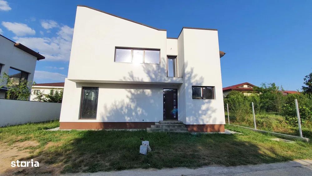 Vila spatioasa la rosu 4 camere Pipera/ pret negociabil