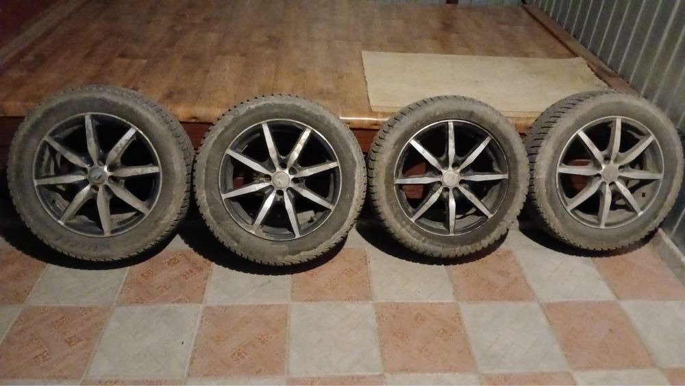Продам комплект зимних шин с дисками