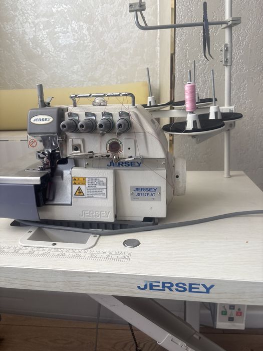 Оверлок сатылады