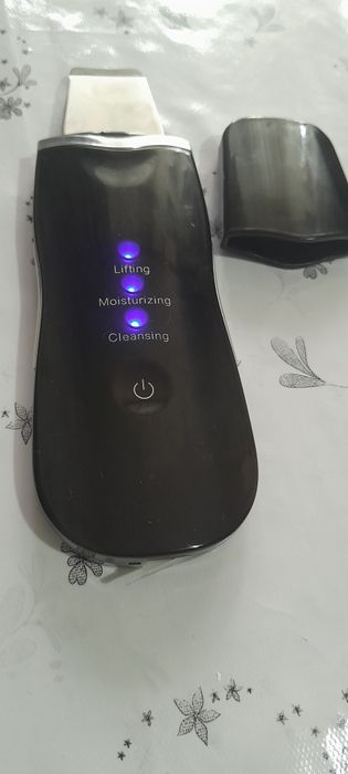 Массажёр электрический для подтяжки  лица в отличном состоянии